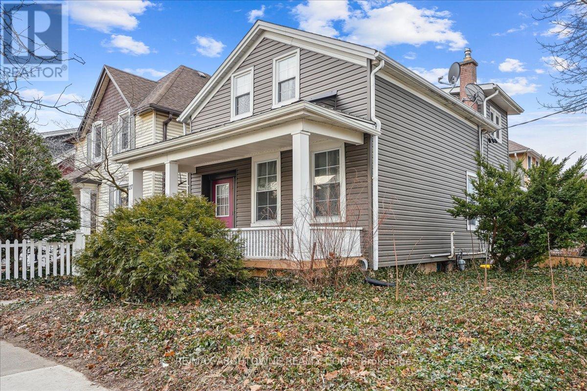 27 George Street, St. Catharines, Ontario  L2R 5N3 - Photo 2 - X12934372