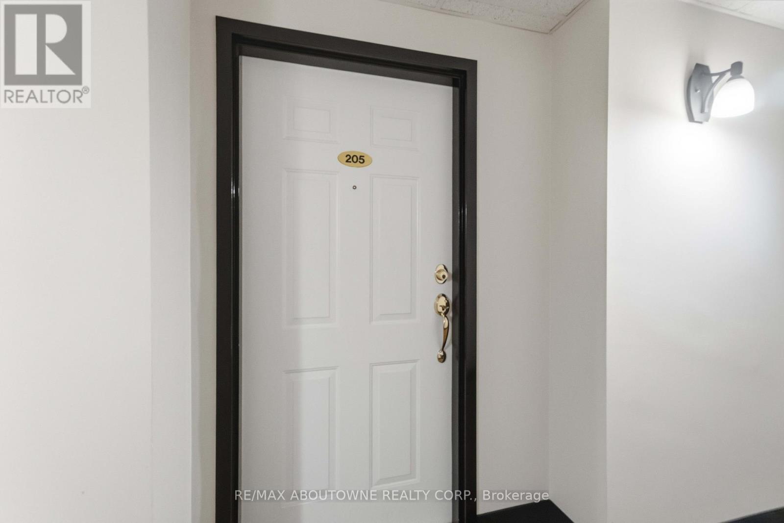205 - 970 Golf Links Road, Hamilton, Ontario  L9K 1J8 - Photo 5 - X13207994
