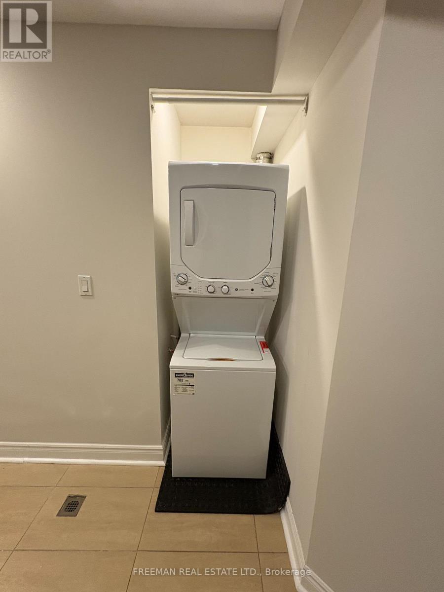 Main - 72 Vermont Avenue, Toronto, Ontario  M6G 1X9 - Photo 16 - C13433692