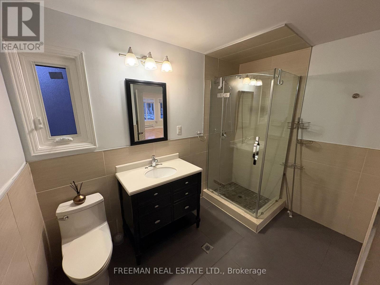 Main - 72 Vermont Avenue, Toronto, Ontario  M6G 1X9 - Photo 20 - C13433692