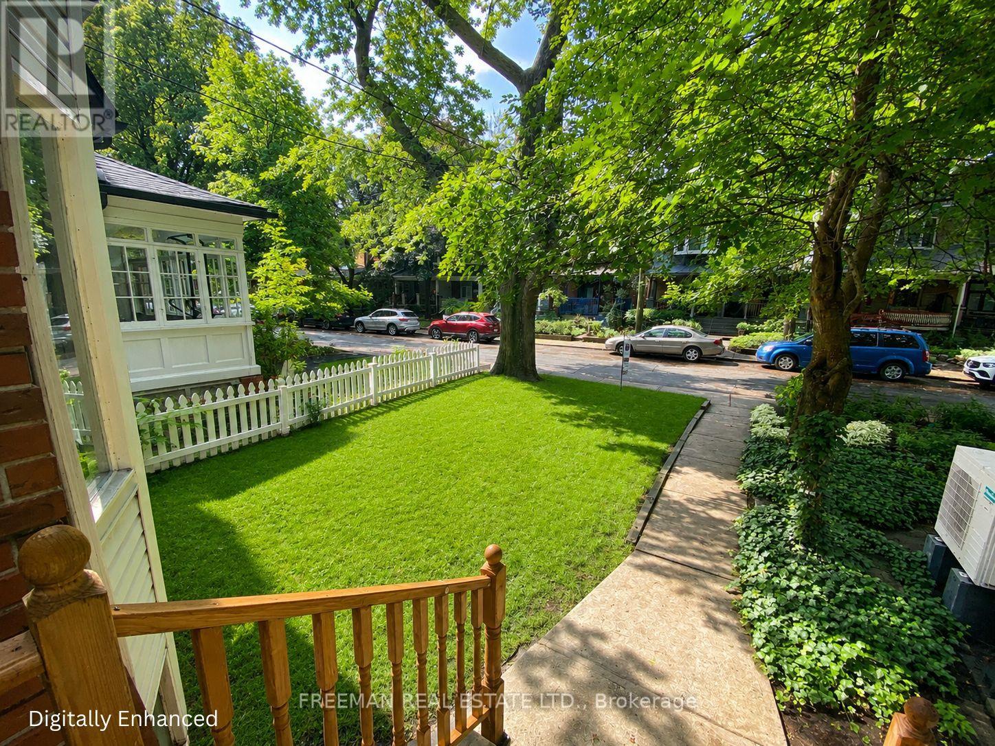 Main - 72 Vermont Avenue, Toronto, Ontario  M6G 1X9 - Photo 3 - C13433692