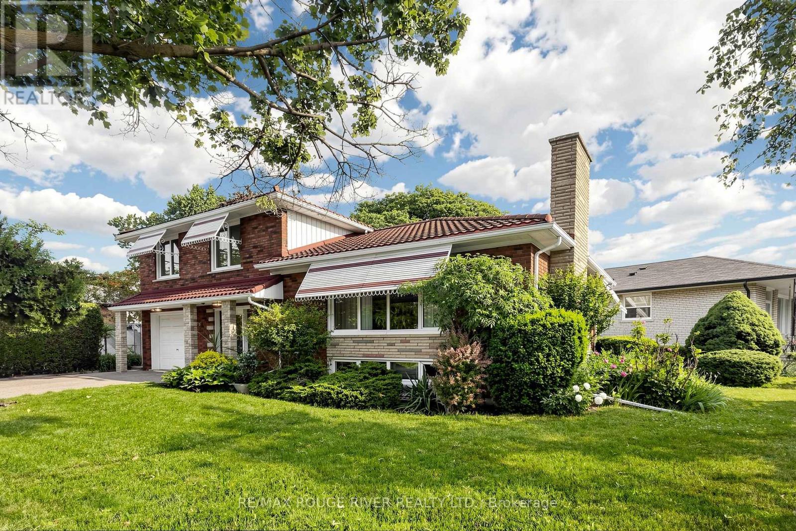 2 Faversham Crescent, Toronto, Ontario  M9C 3X4 - Photo 2 - W13447246