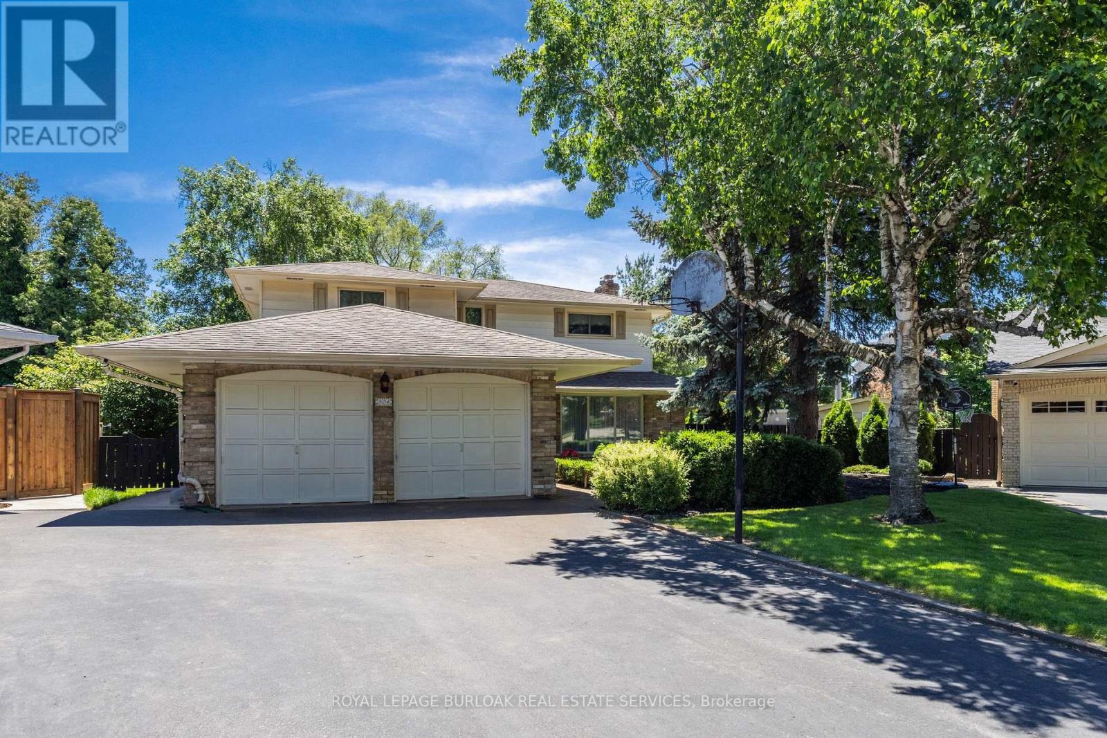 304 OAKWOOD COURT, Burlington, Ontario