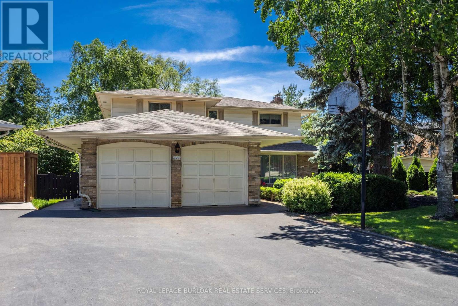 304 Oakwood Court, Burlington, Ontario  L7N 1W9 - Photo 2 - W13447268