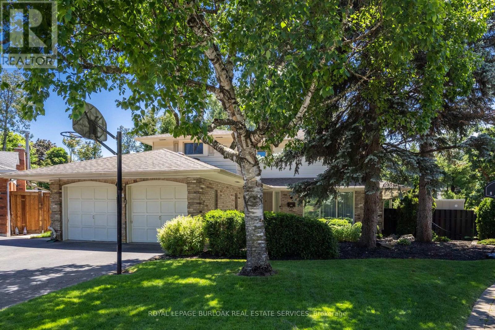 304 Oakwood Court, Burlington, Ontario  L7N 1W9 - Photo 4 - W13447268
