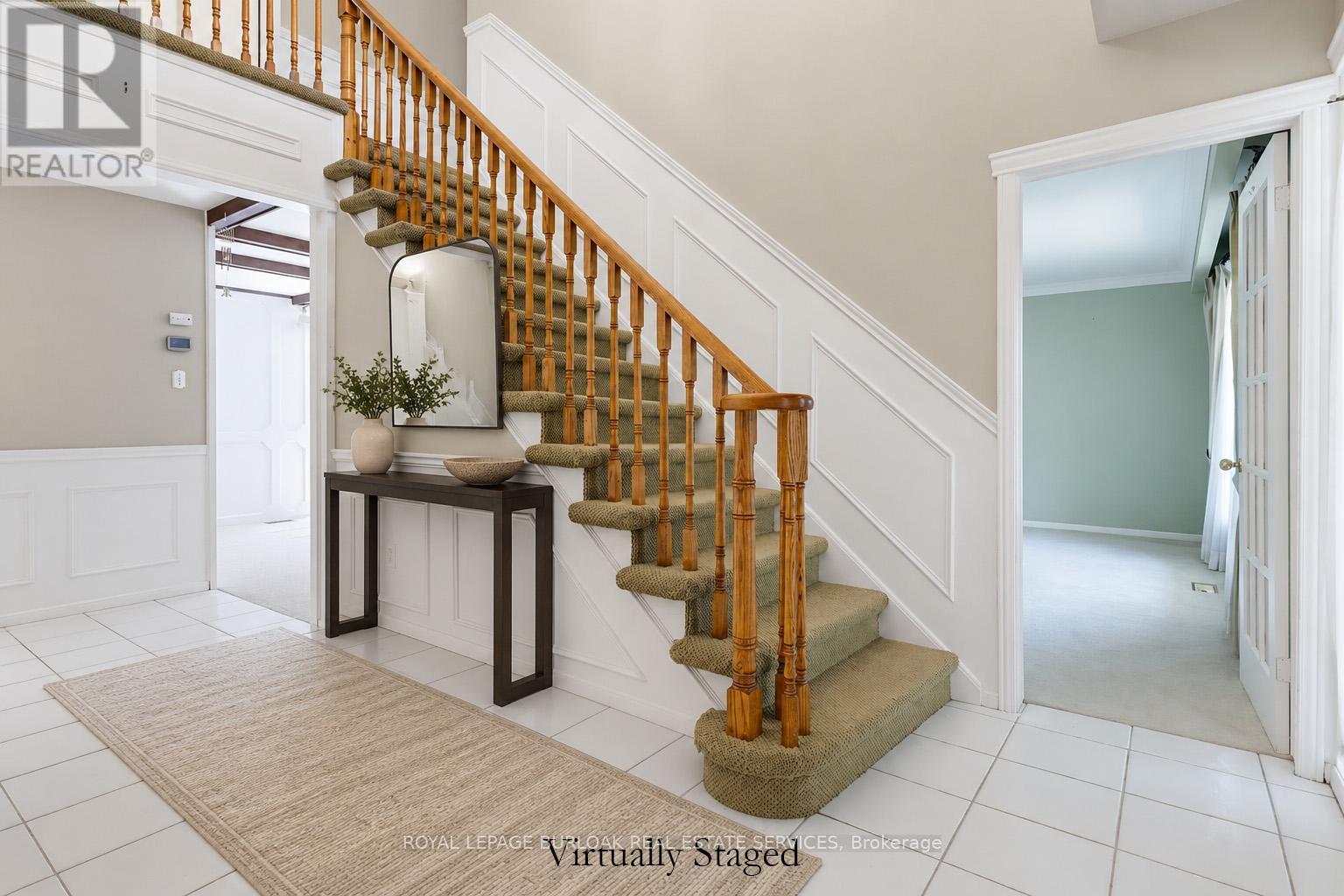 304 Oakwood Court, Burlington, Ontario  L7N 1W9 - Photo 9 - W13447268