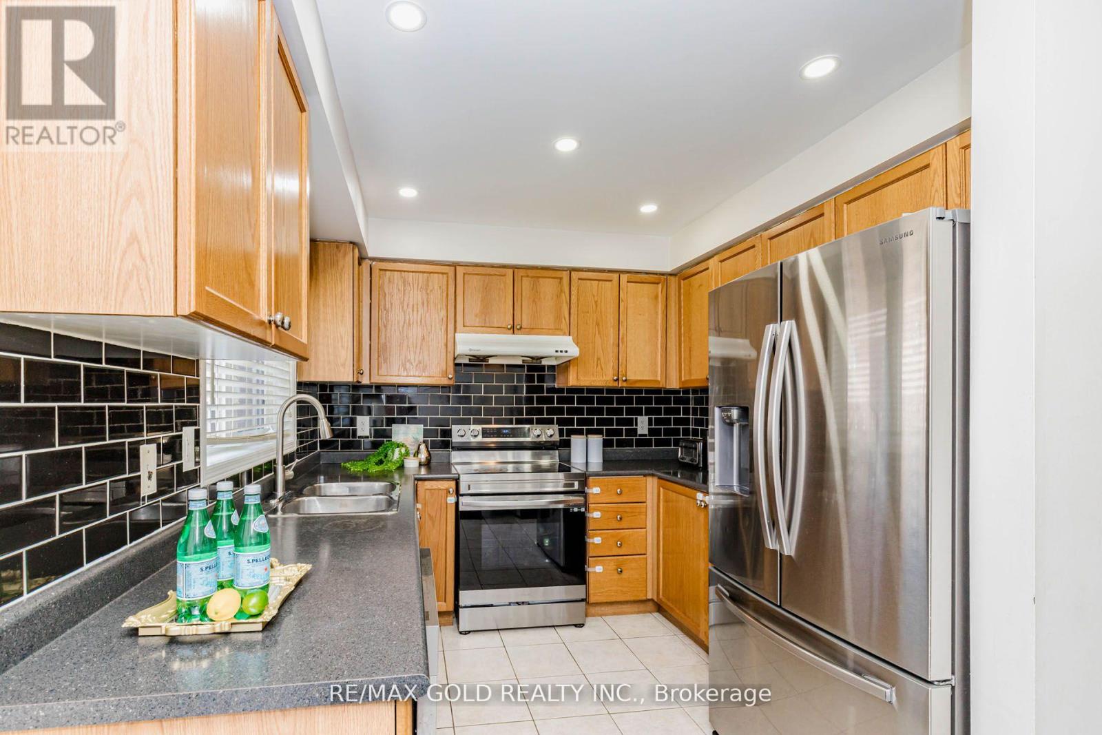 48 Sugarberry Drive, Brampton, Ontario  L6X 0K2 - Photo 14 - W13447308