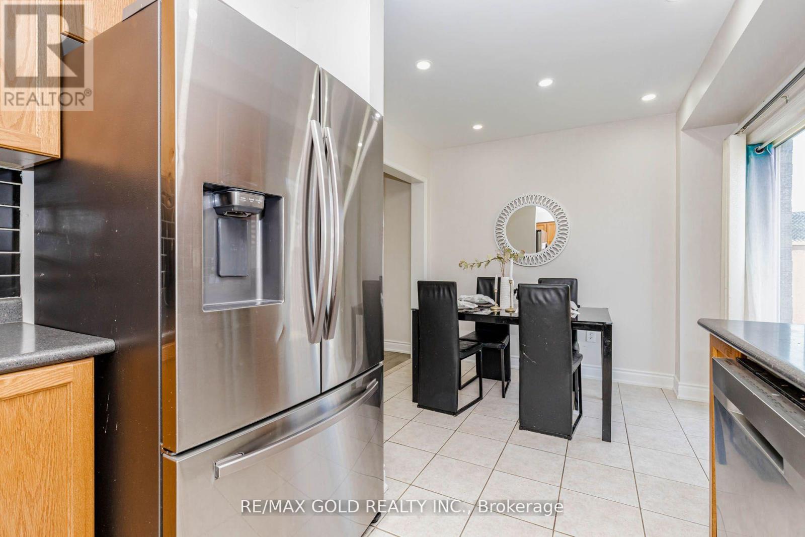 48 Sugarberry Drive, Brampton, Ontario  L6X 0K2 - Photo 16 - W13447308