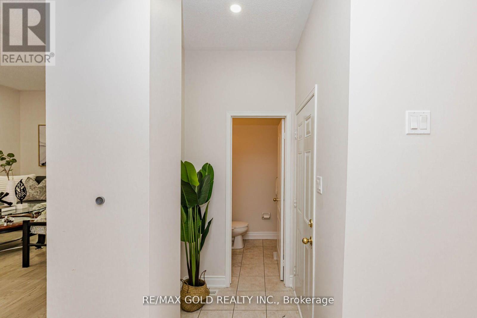 48 Sugarberry Drive, Brampton, Ontario  L6X 0K2 - Photo 17 - W13447308
