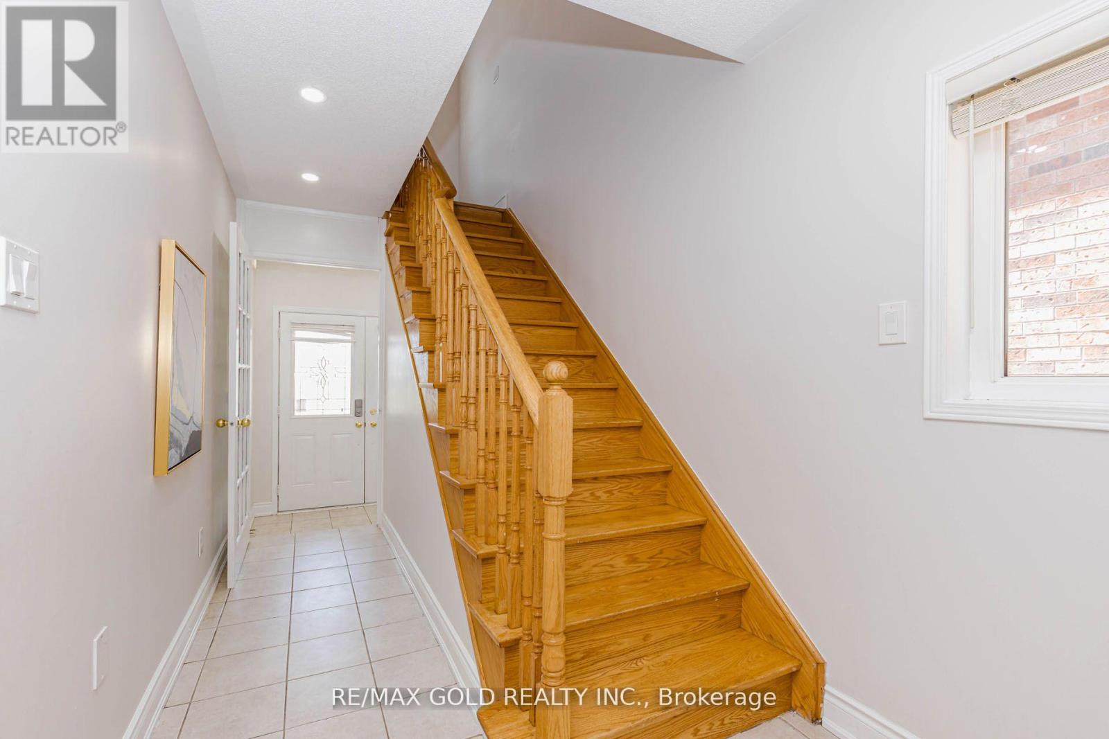 48 Sugarberry Drive, Brampton, Ontario  L6X 0K2 - Photo 5 - W13447308