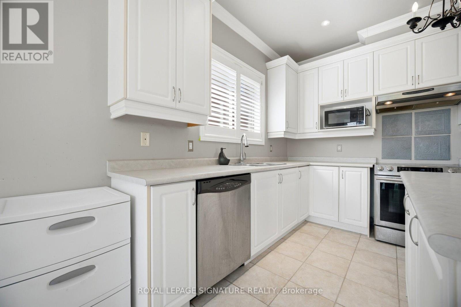 1420 Derby County Crescent, Oakville, Ontario  L6M 4N8 - Photo 12 - W13447344