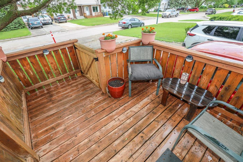 121 Bernadine Crescent, Winnipeg, Manitoba  R2Y 0A9 - Photo 2 - 202613623