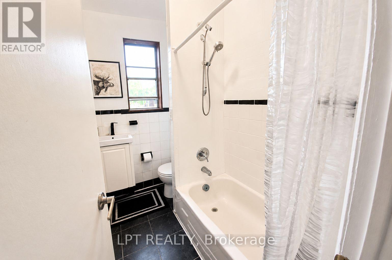 1314 Dupont Street, Toronto, Ontario  M6H 2A7 - Photo 32 - W13443074