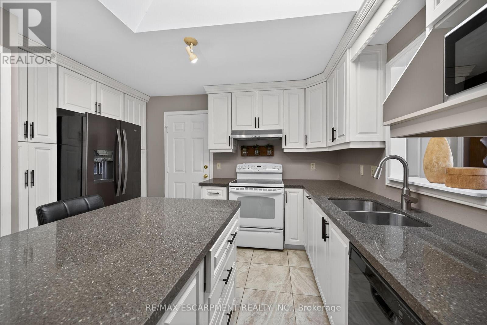 232 Silverbirch Boulevard, Hamilton, Ontario  L0R 1W0 - Photo 10 - X13008720