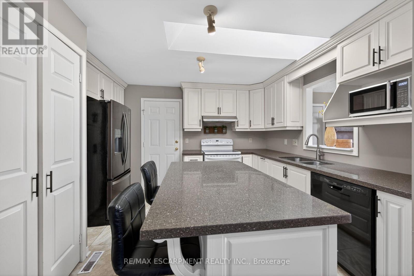 232 Silverbirch Boulevard, Hamilton, Ontario  L0R 1W0 - Photo 9 - X13008720