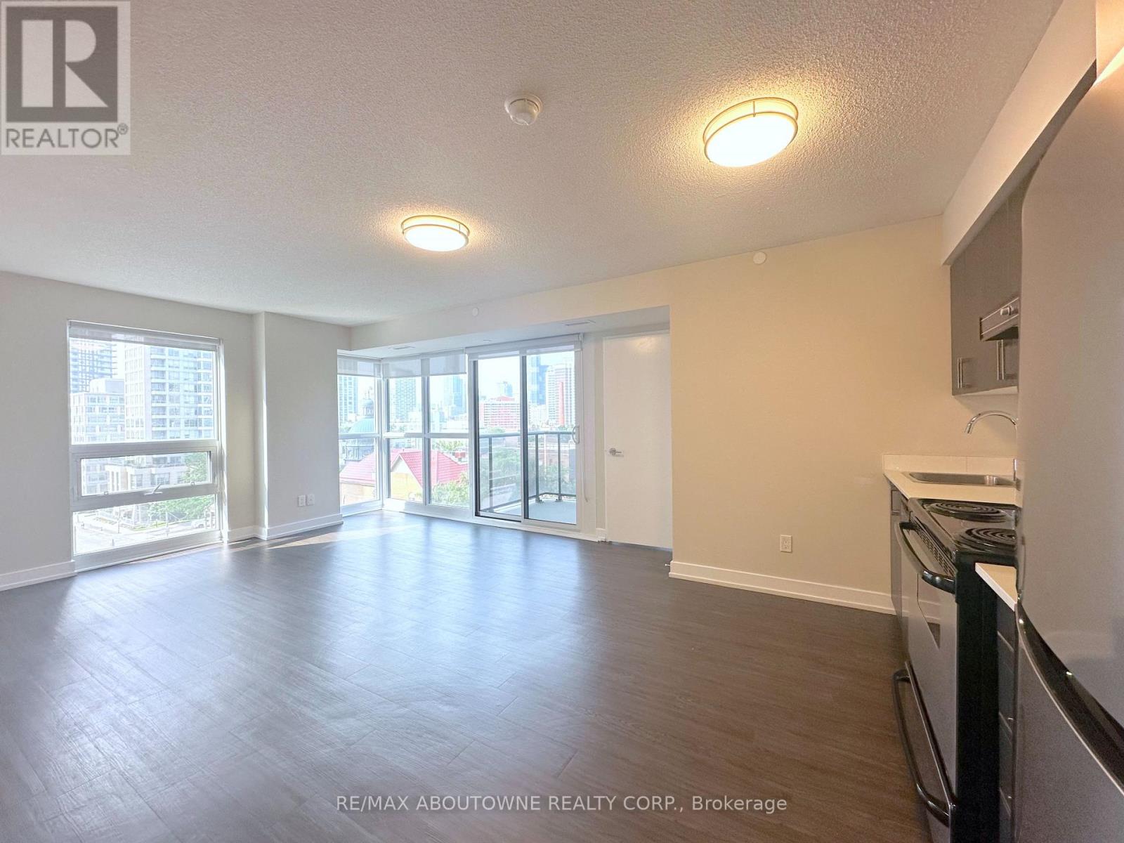 702 - 561 Sherbourne Street, Toronto, Ontario  M4X 0A1 - Photo 3 - C12837666