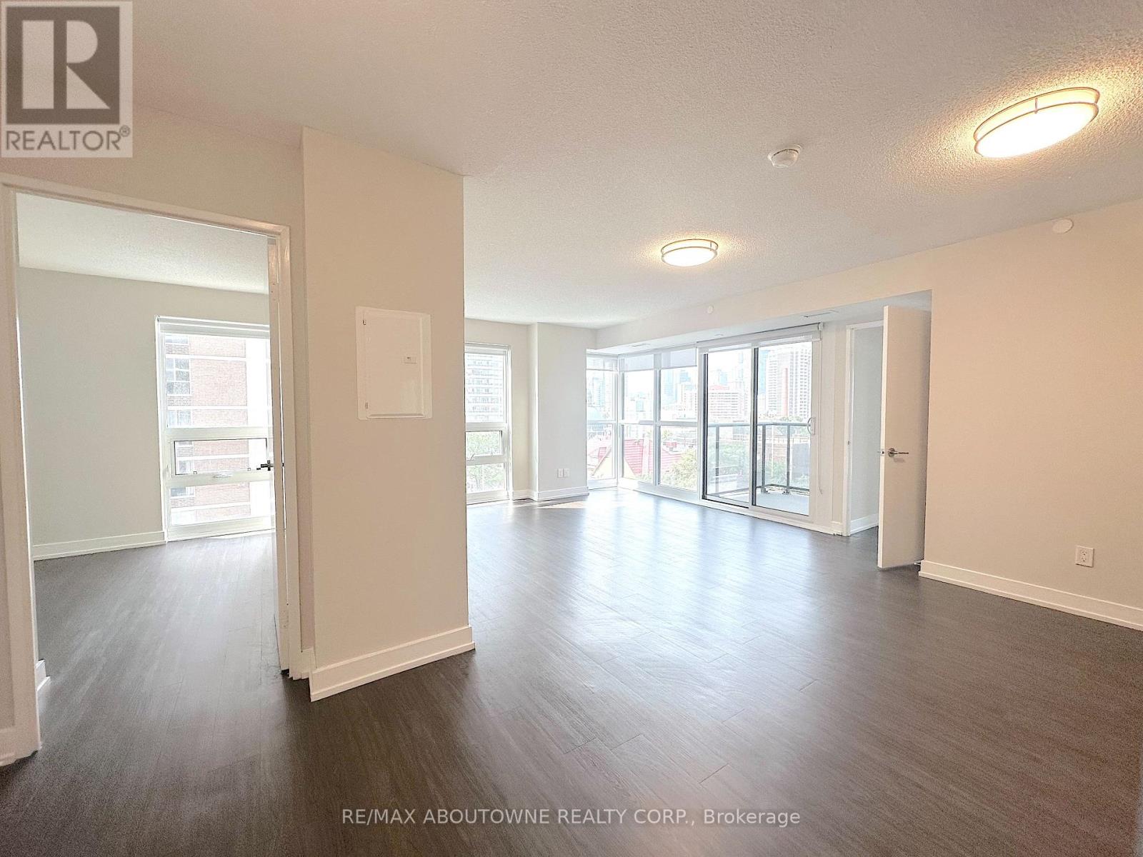 702 - 561 Sherbourne Street, Toronto, Ontario  M4X 0A1 - Photo 4 - C12837666