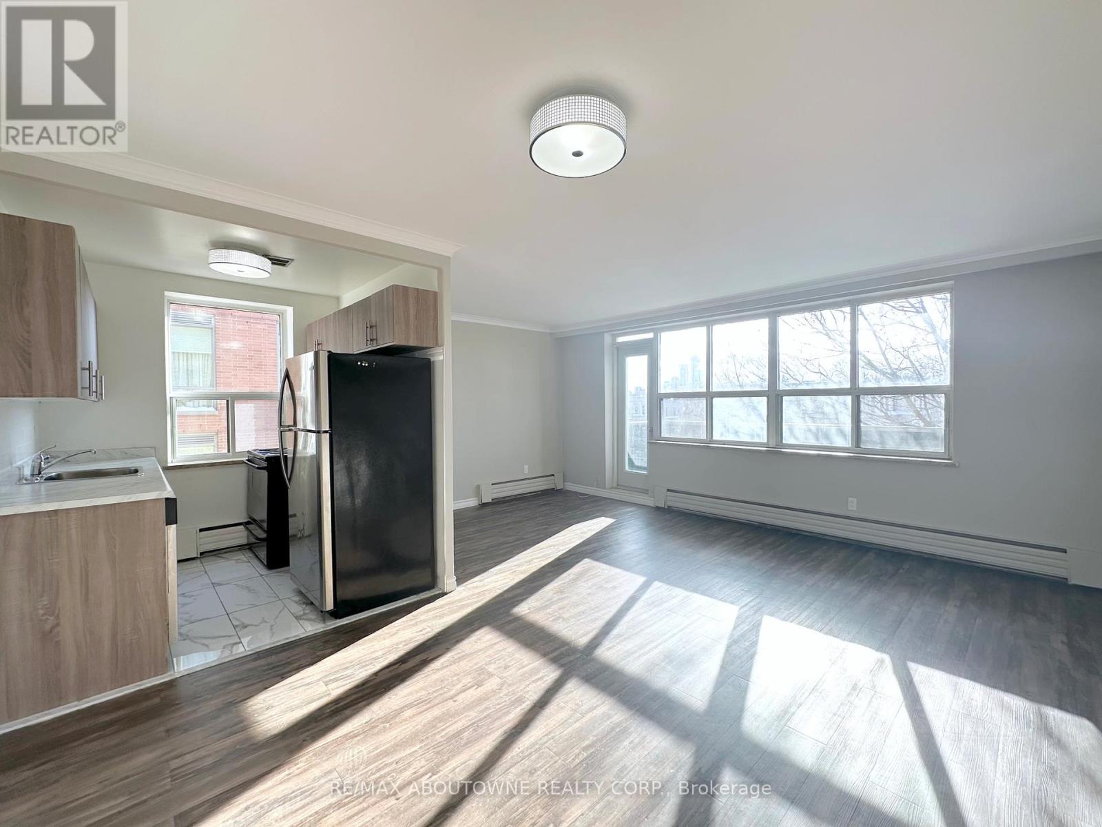 304 - 276 ST CLAIR AVENUE W, Toronto, Ontario