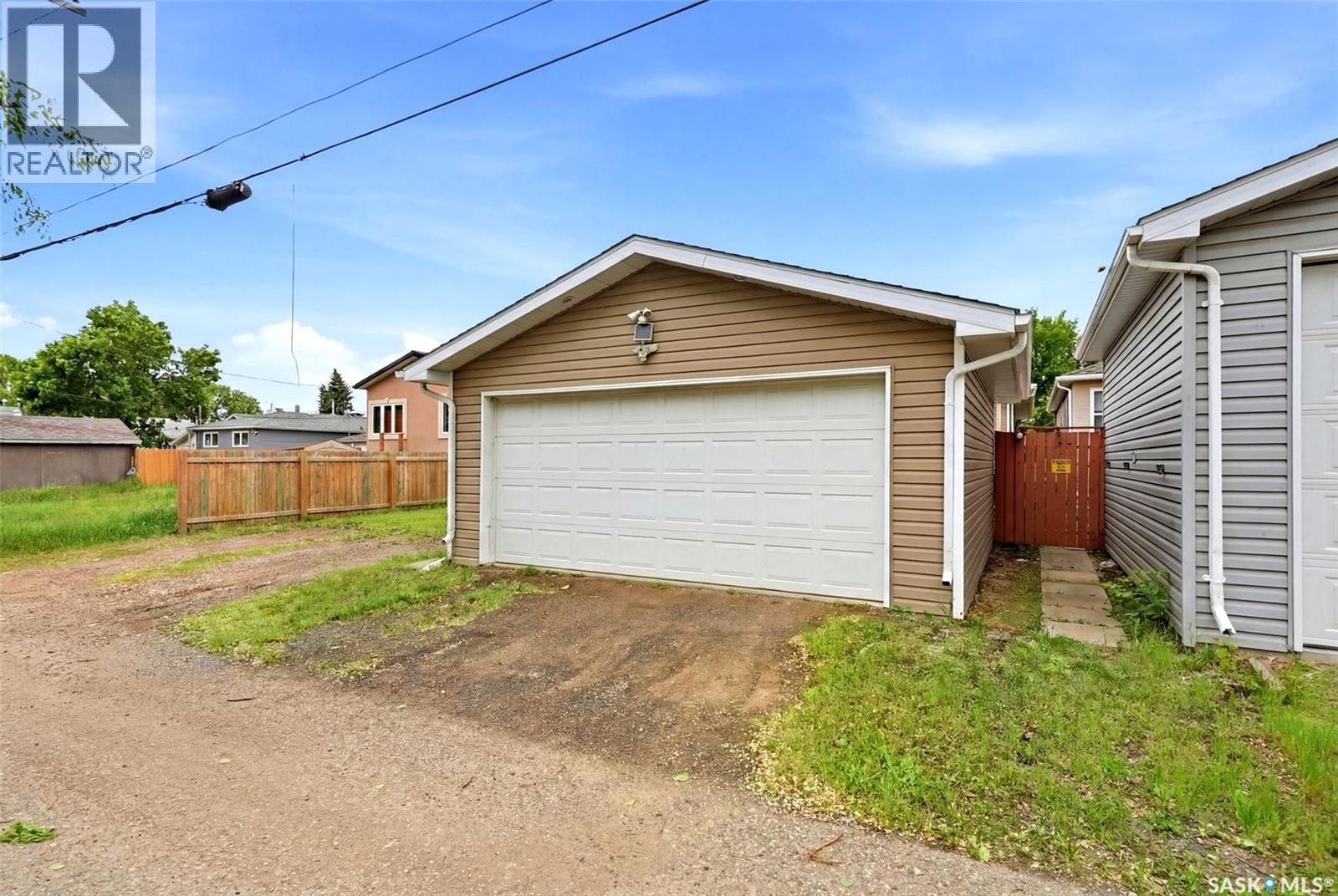 405 Lorne Street, Regina, Saskatchewan  S4R 2J5 - Photo 2 - SK039461