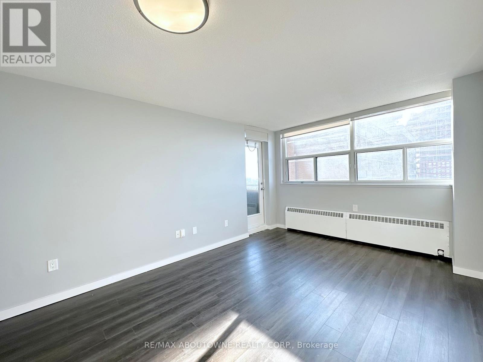 2109 - 2575 Danforth Avenue, Toronto, Ontario  M4C 1L5 - Photo 4 - E12835464