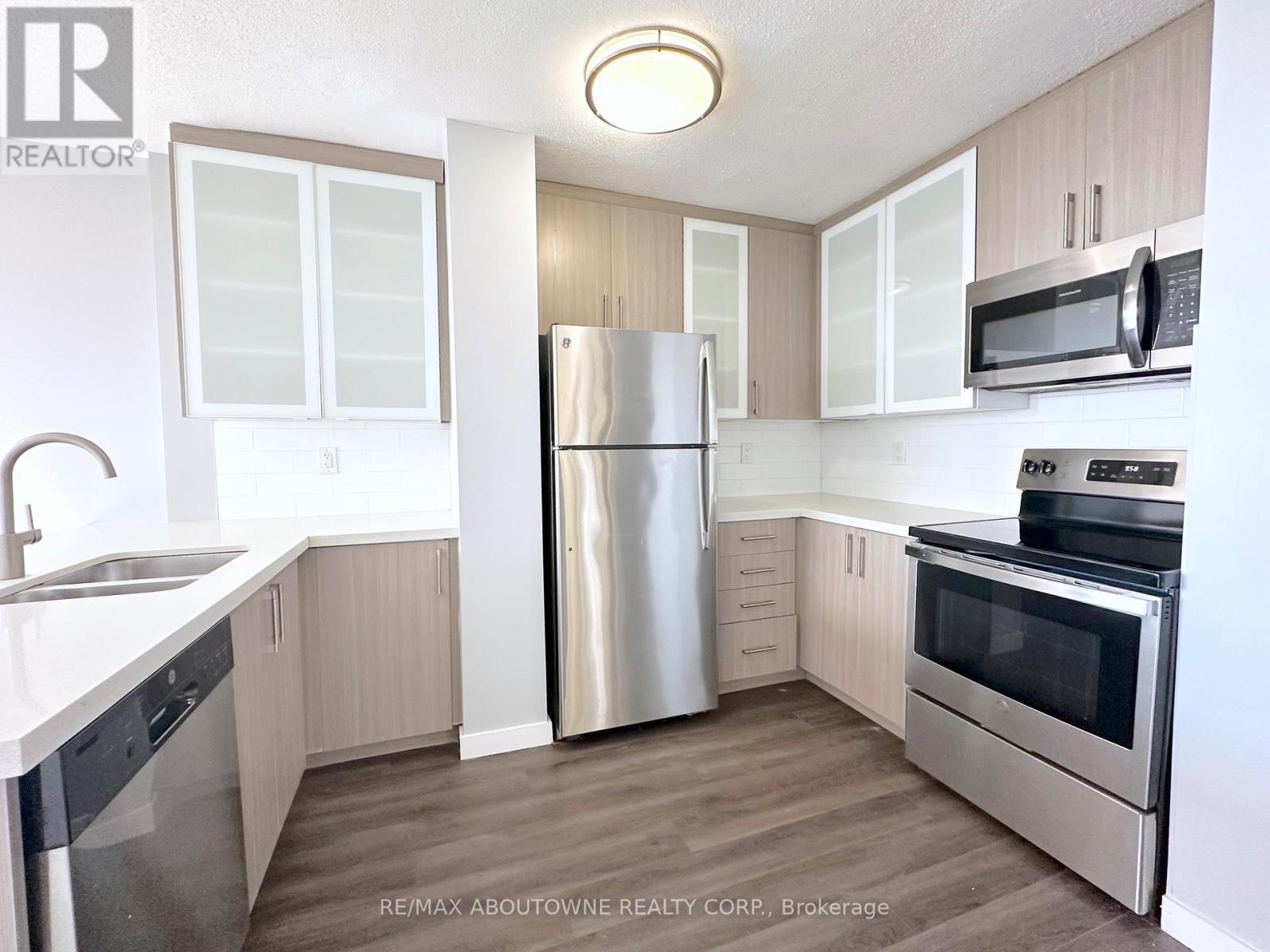 2109 - 2575 Danforth Avenue, Toronto, Ontario  M4C 1L5 - Photo 2 - E12835464