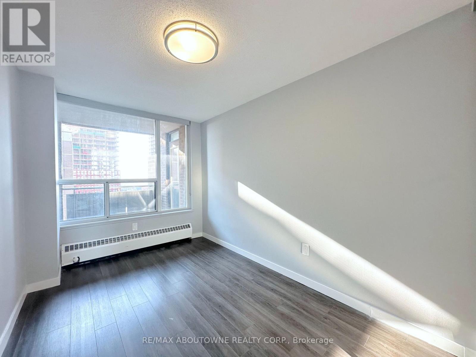 2109 - 2575 Danforth Avenue, Toronto, Ontario  M4C 1L5 - Photo 7 - E12835464
