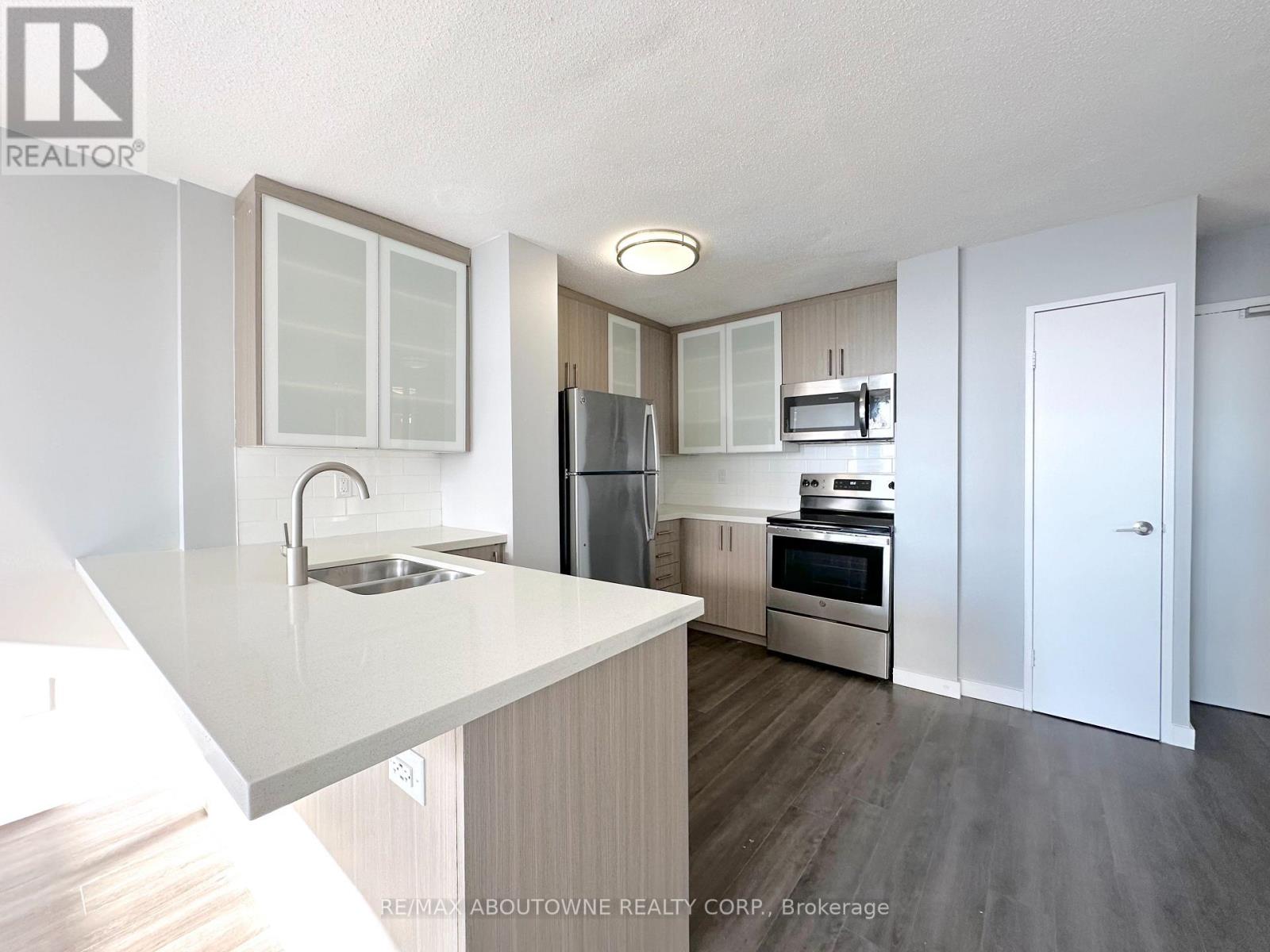 2109 - 2575 Danforth Avenue, Toronto, Ontario  M4C 1L5 - Photo 3 - E12835464