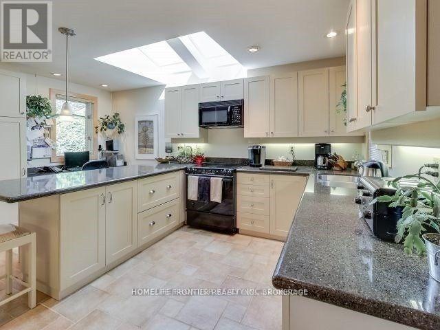 201 Lord Seaton Road, Toronto, Ontario  M2P 1L1 - Photo 17 - C13447408