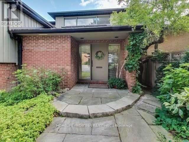 201 Lord Seaton Road, Toronto, Ontario  M2P 1L1 - Photo 3 - C13447408