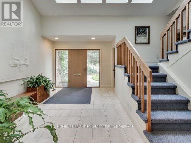 201 Lord Seaton Road, Toronto, Ontario  M2P 1L1 - Photo 4 - C13447408