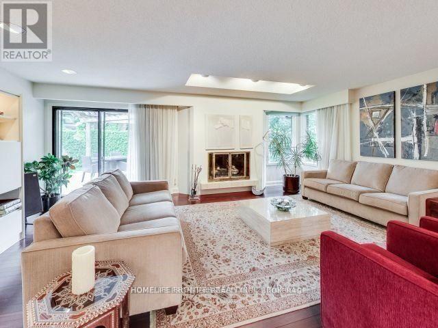 201 Lord Seaton Road, Toronto, Ontario  M2P 1L1 - Photo 7 - C13447408