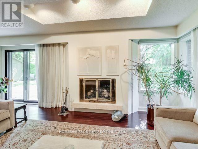 201 Lord Seaton Road, Toronto, Ontario  M2P 1L1 - Photo 9 - C13447408