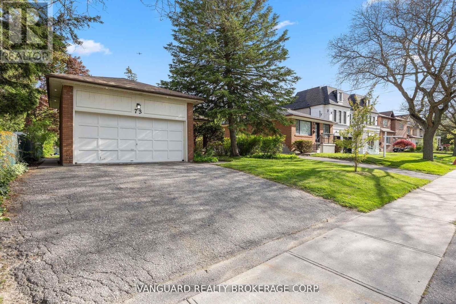 Main - 73 Centre Avenue, Toronto, Ontario  M2M 2L5 - Photo 2 - C13447556