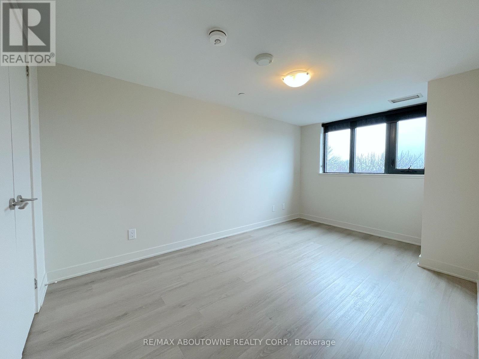 606 - 3385 Dundas Street W, Toronto, Ontario  M6S 2S2 - Photo 7 - W12994408