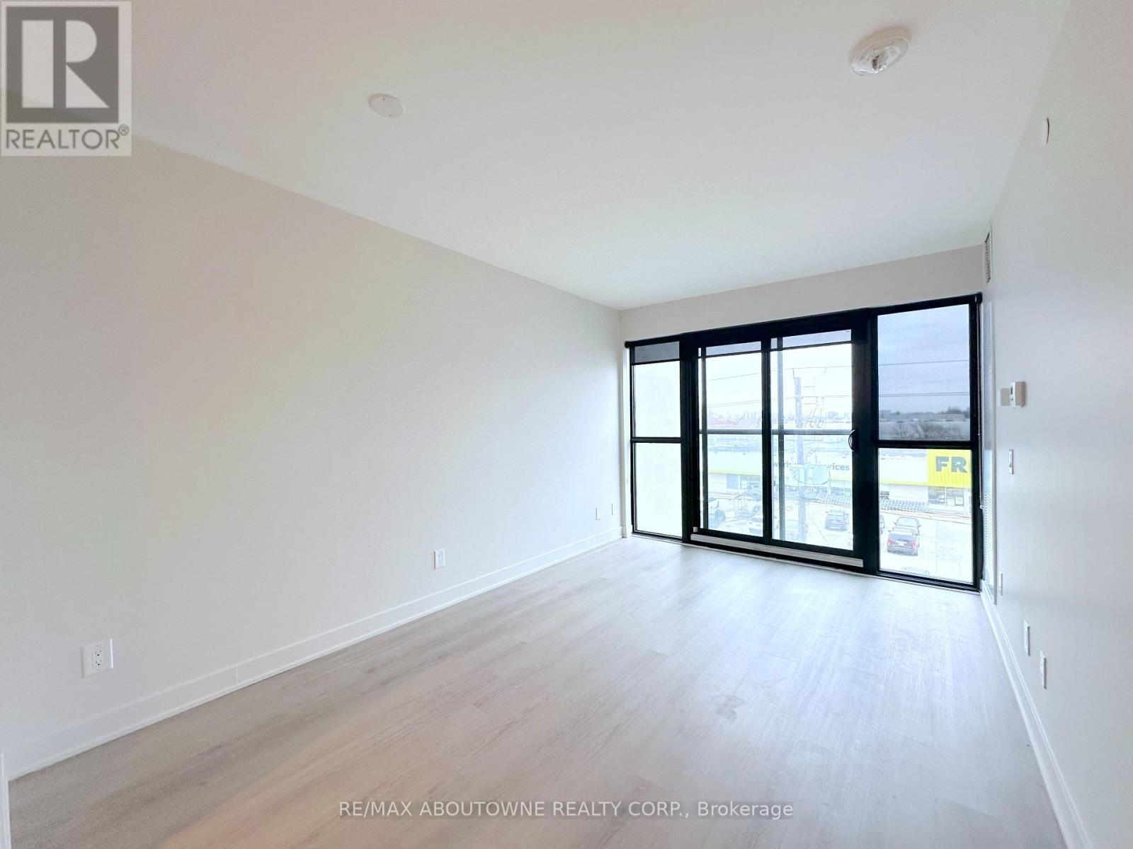 409 - 3385 Dundas Street W, Toronto, Ontario  M6S 2S2 - Photo 5 - W13076752
