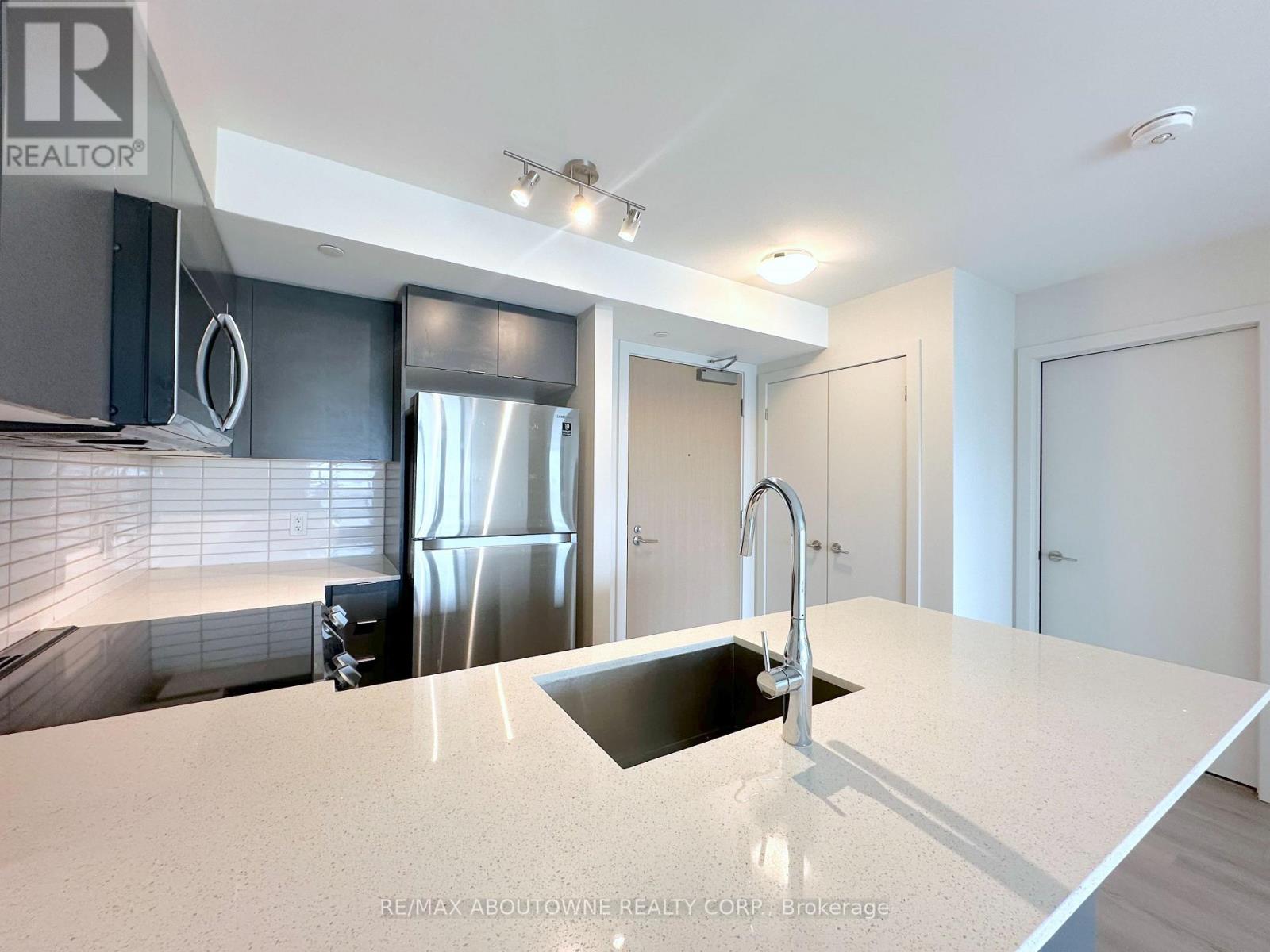 514 - 3385 Dundas Street W, Toronto, Ontario  M6S 2S2 - Photo 4 - W13094534