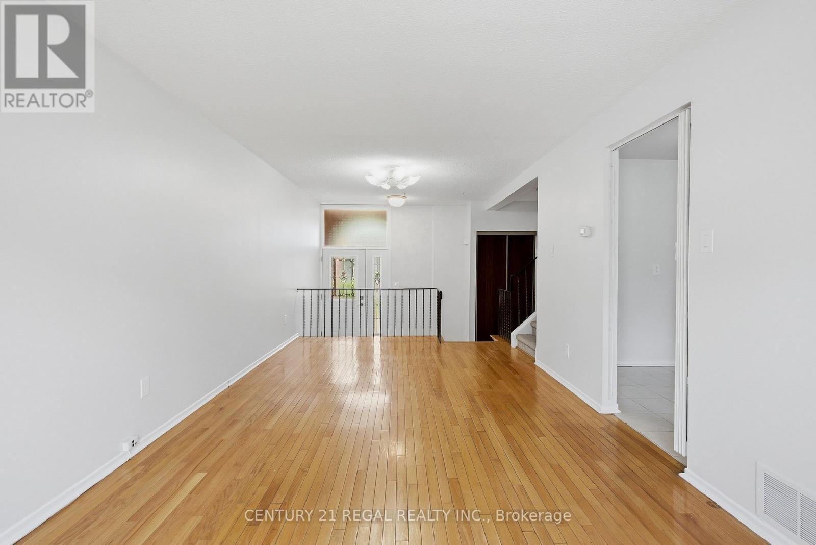 28 Newdawn Crescent, Toronto, Ontario  M1V 1J9 - Photo 10 - E13447626