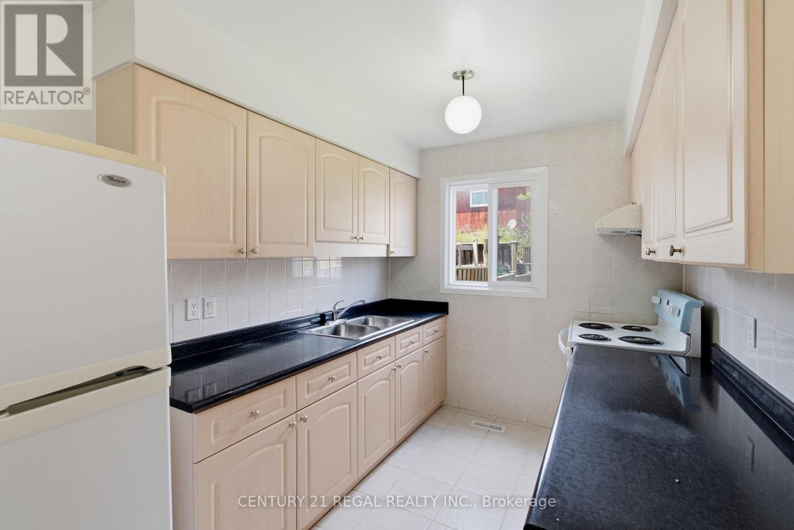 28 Newdawn Crescent, Toronto, Ontario  M1V 1J9 - Photo 14 - E13447626