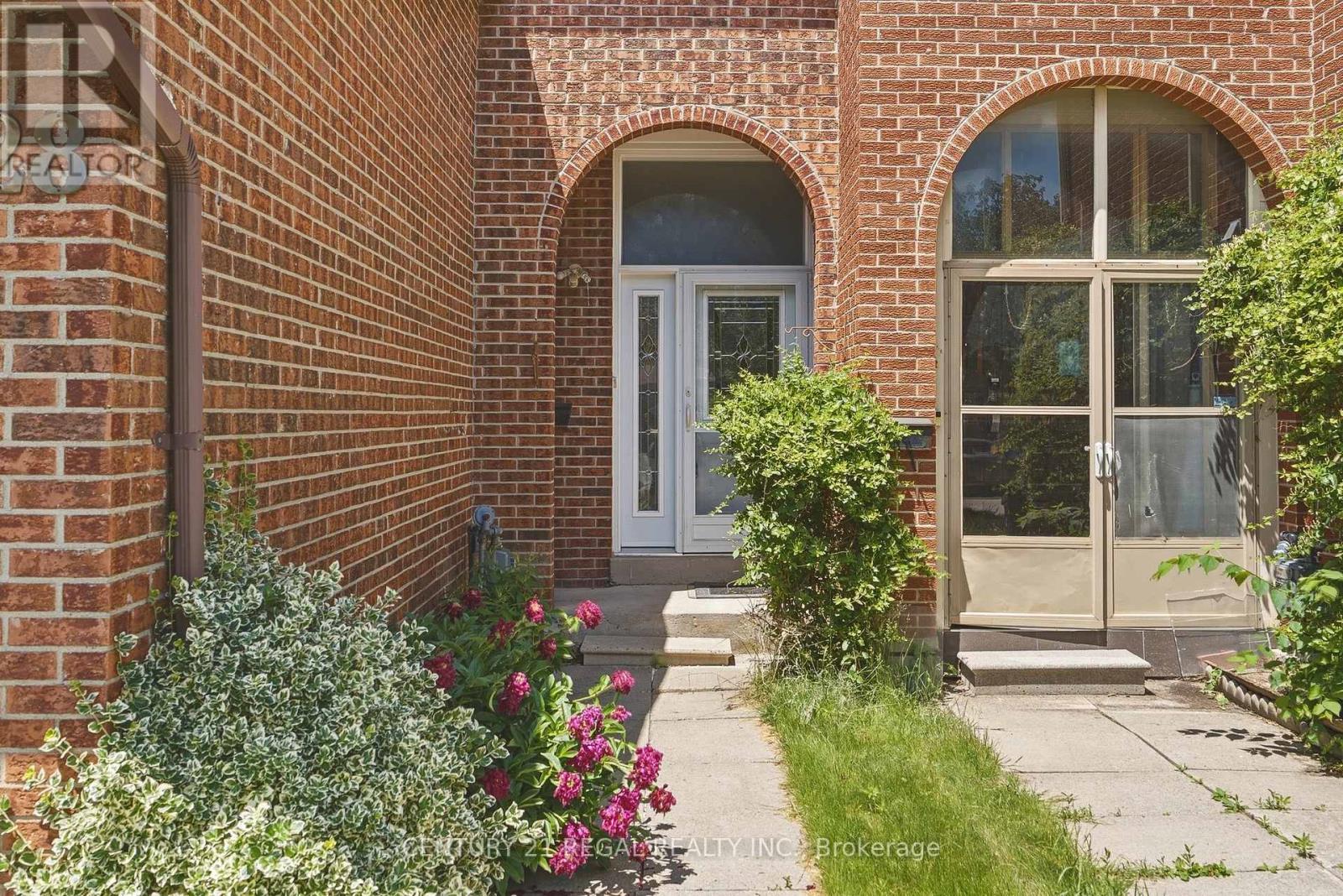 28 Newdawn Crescent, Toronto, Ontario  M1V 1J9 - Photo 3 - E13447626