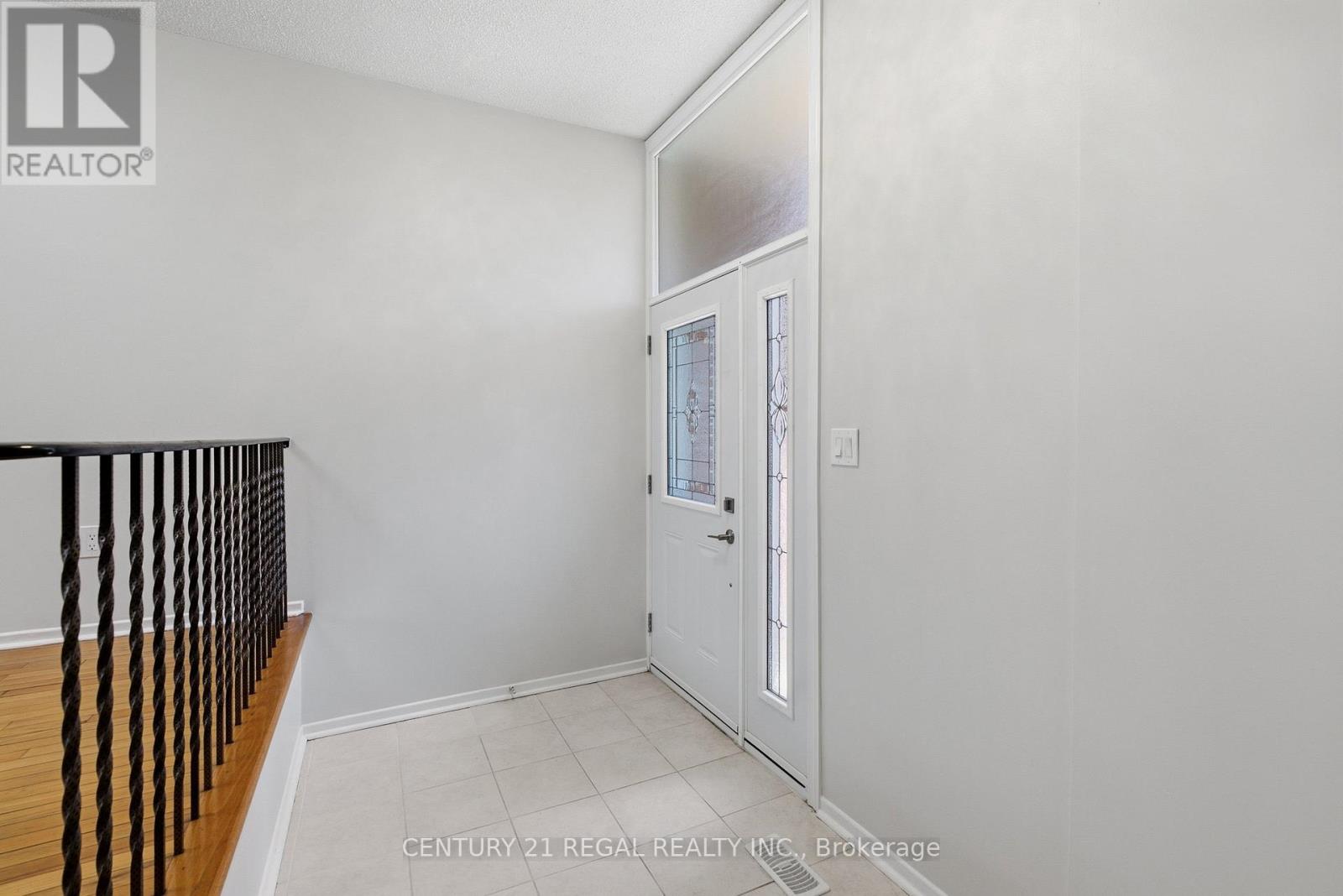 28 Newdawn Crescent, Toronto, Ontario  M1V 1J9 - Photo 6 - E13447626
