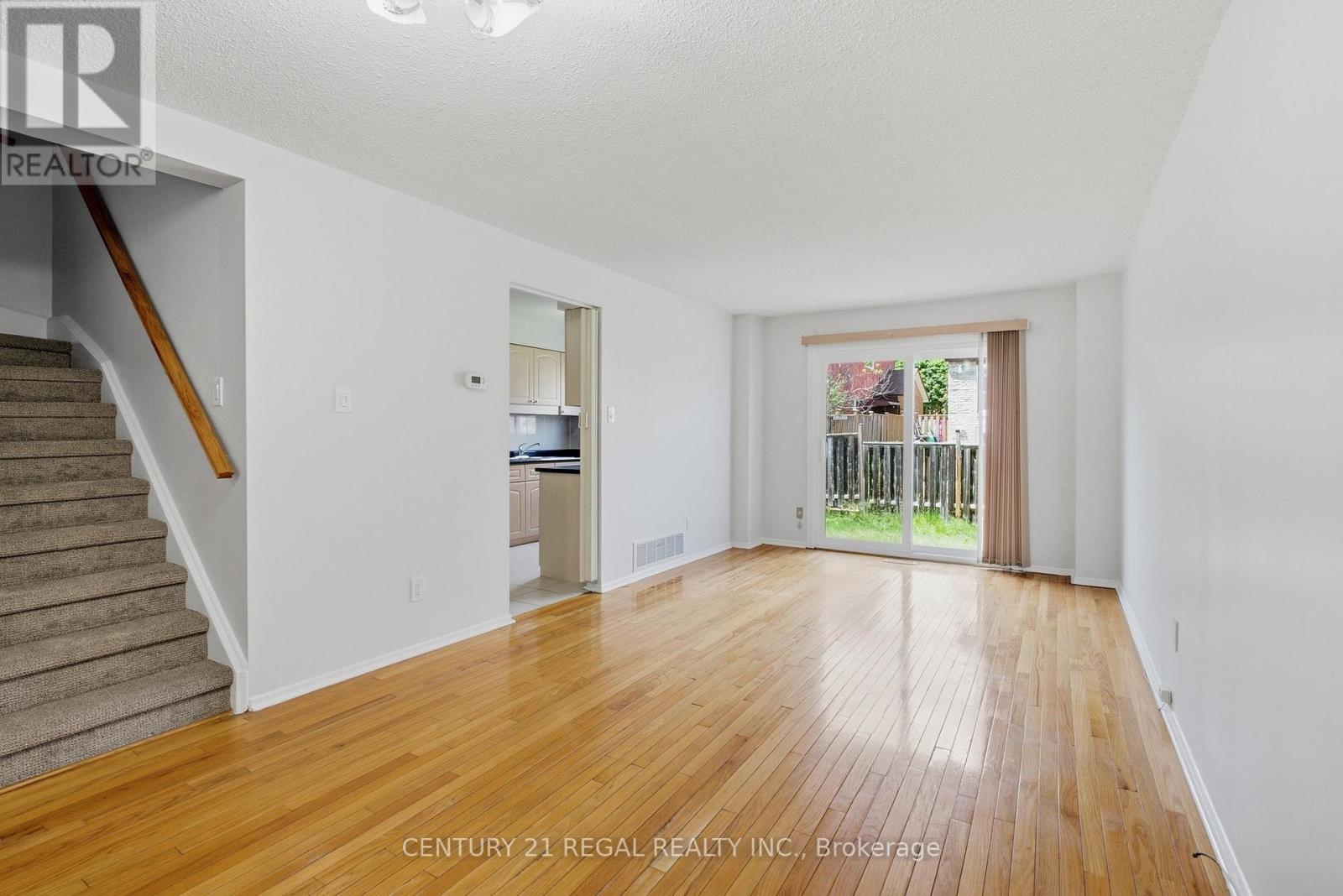 28 Newdawn Crescent, Toronto, Ontario  M1V 1J9 - Photo 8 - E13447626
