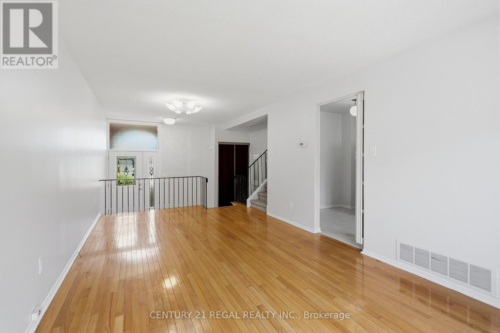 28 Newdawn Crescent, Toronto, Ontario  M1V 1J9 - Photo 9 - E13447626