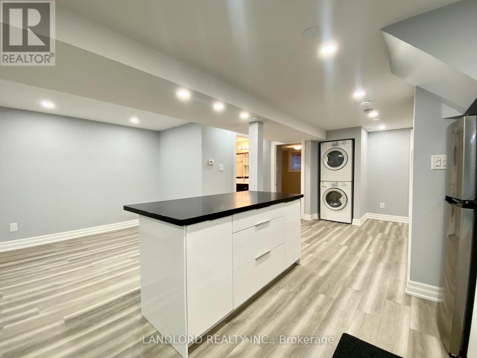 Bsmt - 1001 Cosburn Avenue, Toronto (Woodbine-Lumsden), Ontario  M4C 2W8 - Photo 10 - E13447634