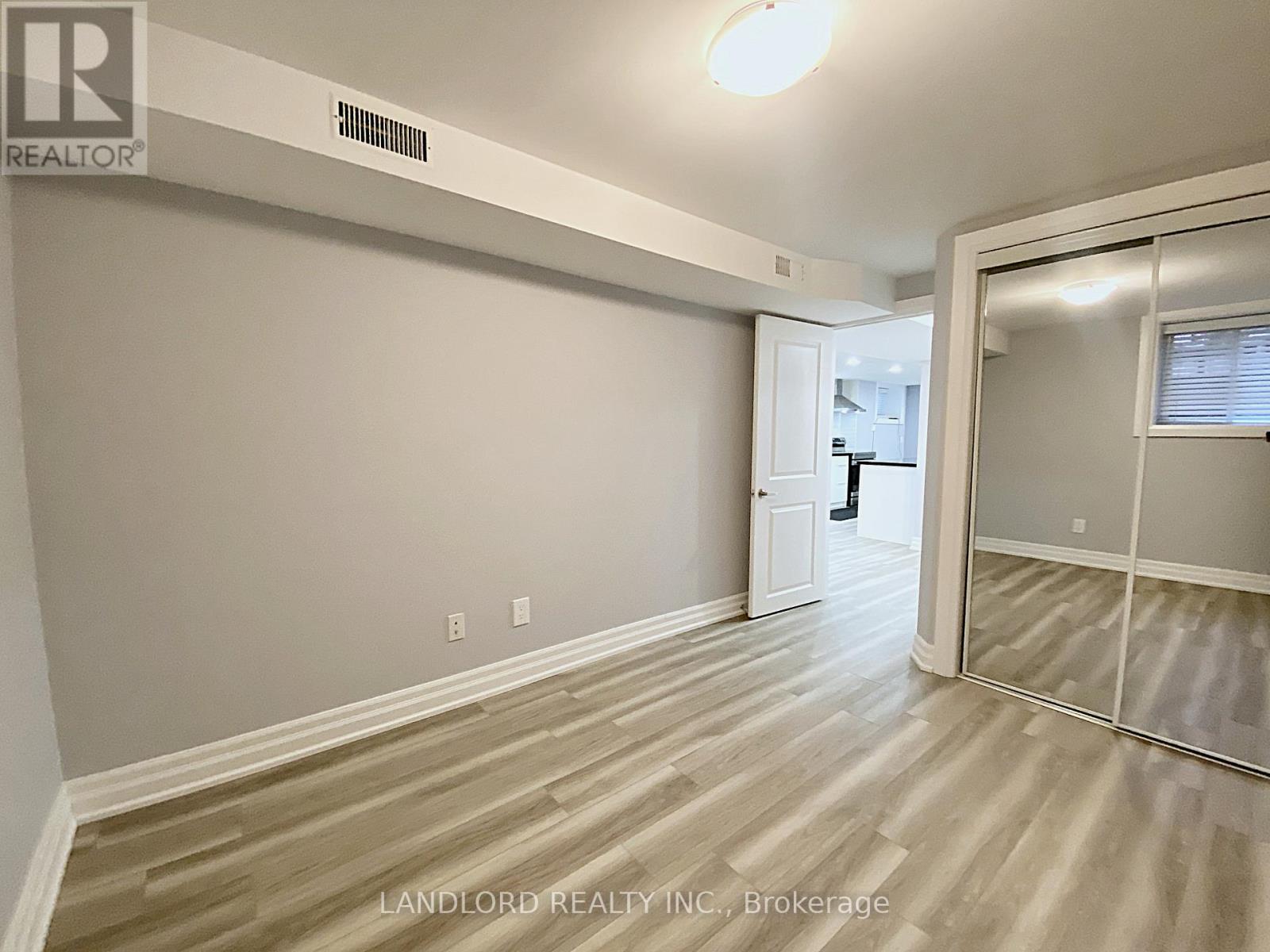 Bsmt - 1001 Cosburn Avenue, Toronto (Woodbine-Lumsden), Ontario  M4C 2W8 - Photo 15 - E13447634