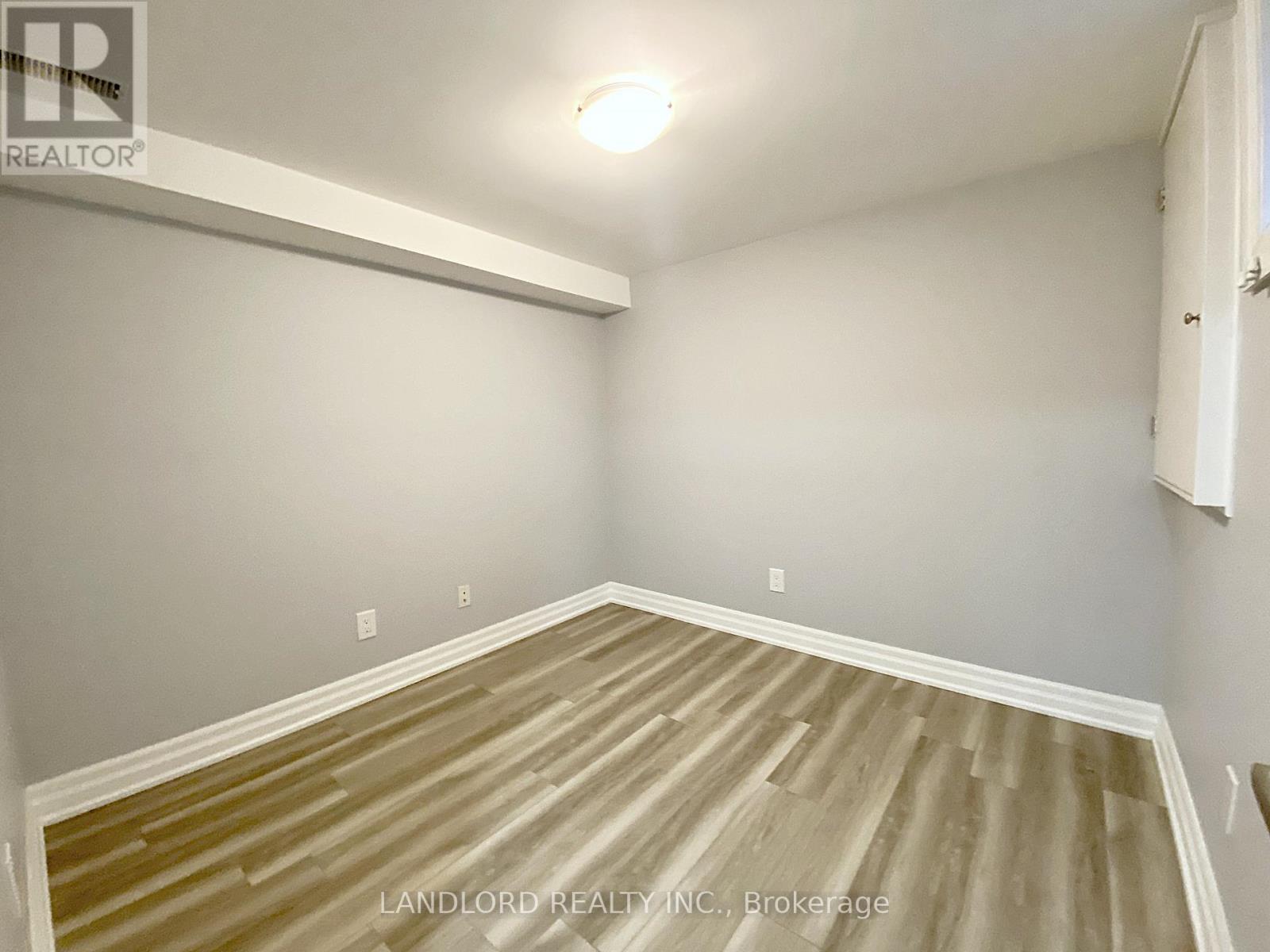 Bsmt - 1001 Cosburn Avenue, Toronto (Woodbine-Lumsden), Ontario  M4C 2W8 - Photo 18 - E13447634