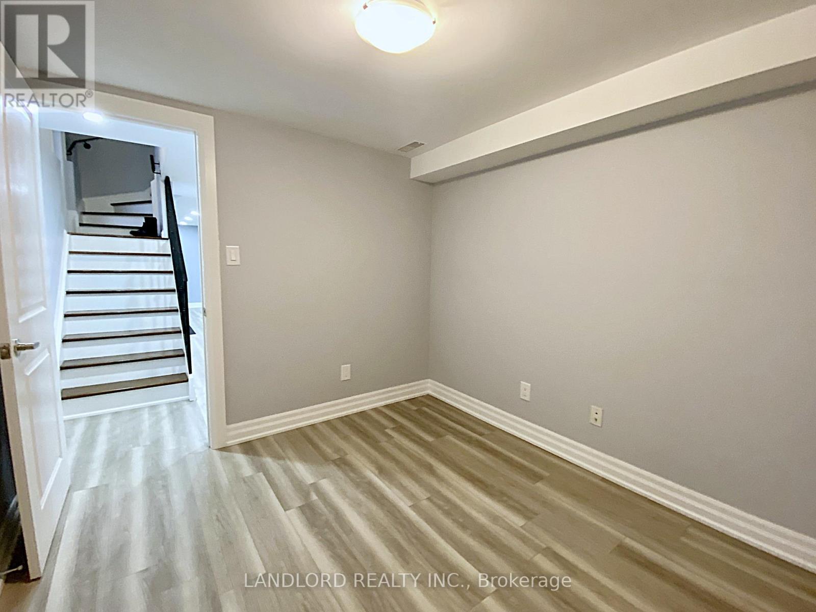 Bsmt - 1001 Cosburn Avenue, Toronto (Woodbine-Lumsden), Ontario  M4C 2W8 - Photo 19 - E13447634