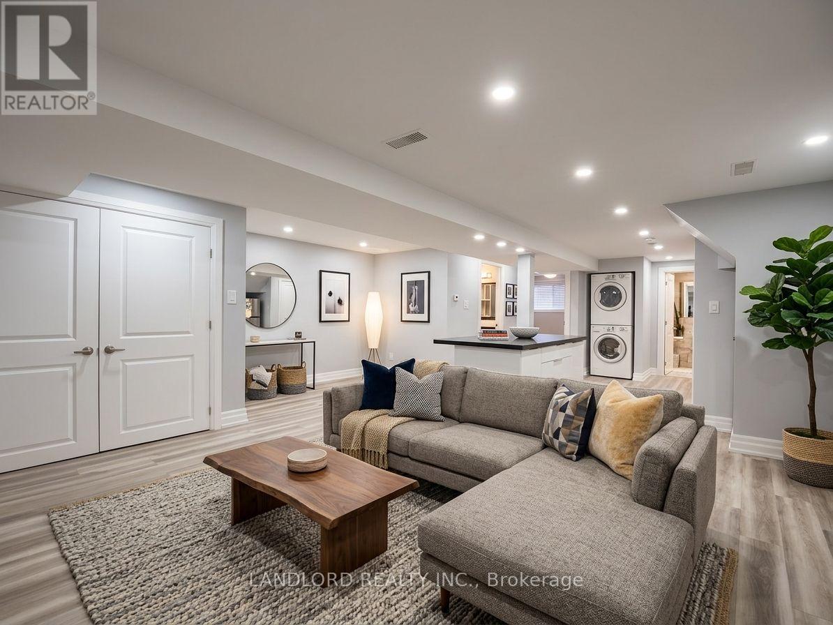 Bsmt - 1001 Cosburn Avenue, Toronto (Woodbine-Lumsden), Ontario  M4C 2W8 - Photo 2 - E13447634