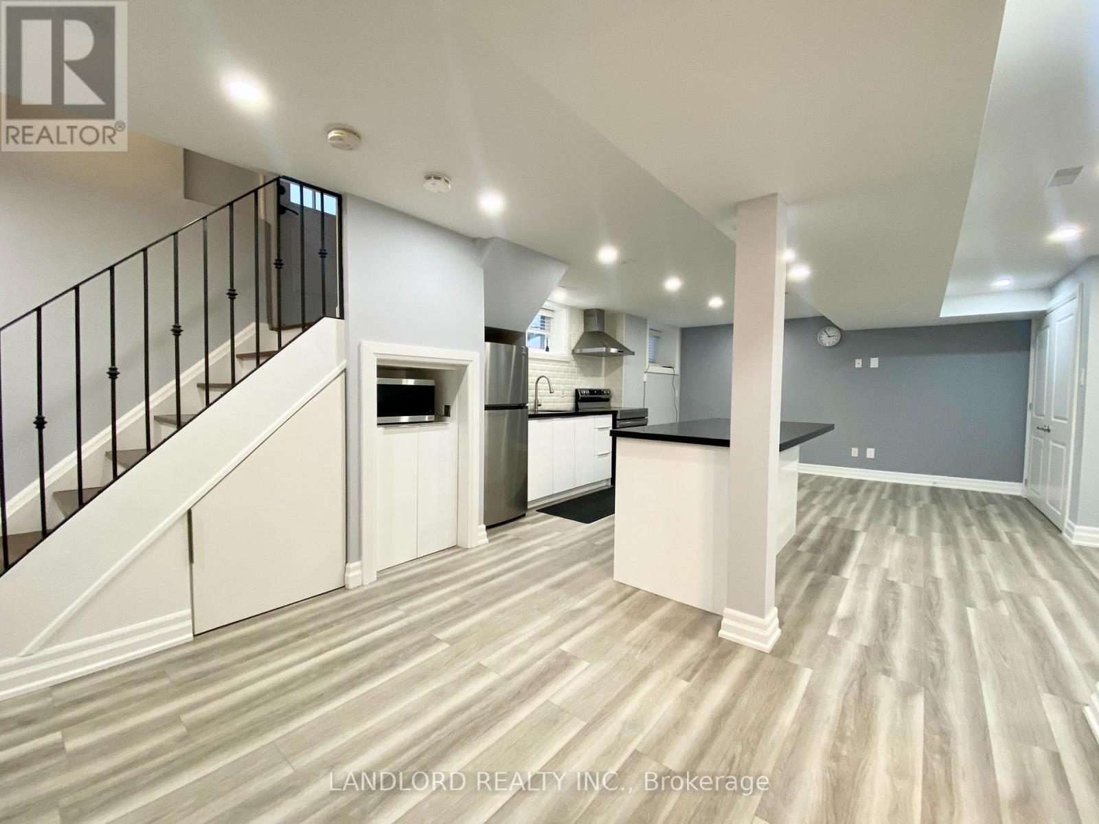 Bsmt - 1001 Cosburn Avenue, Toronto (Woodbine-Lumsden), Ontario  M4C 2W8 - Photo 3 - E13447634