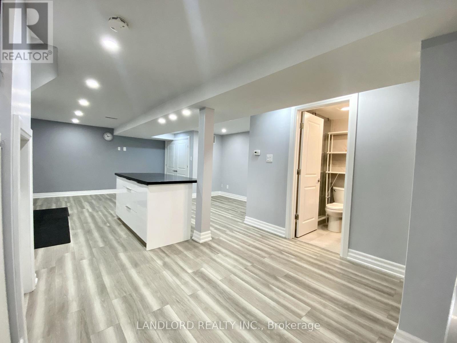 Bsmt - 1001 Cosburn Avenue, Toronto (Woodbine-Lumsden), Ontario  M4C 2W8 - Photo 4 - E13447634