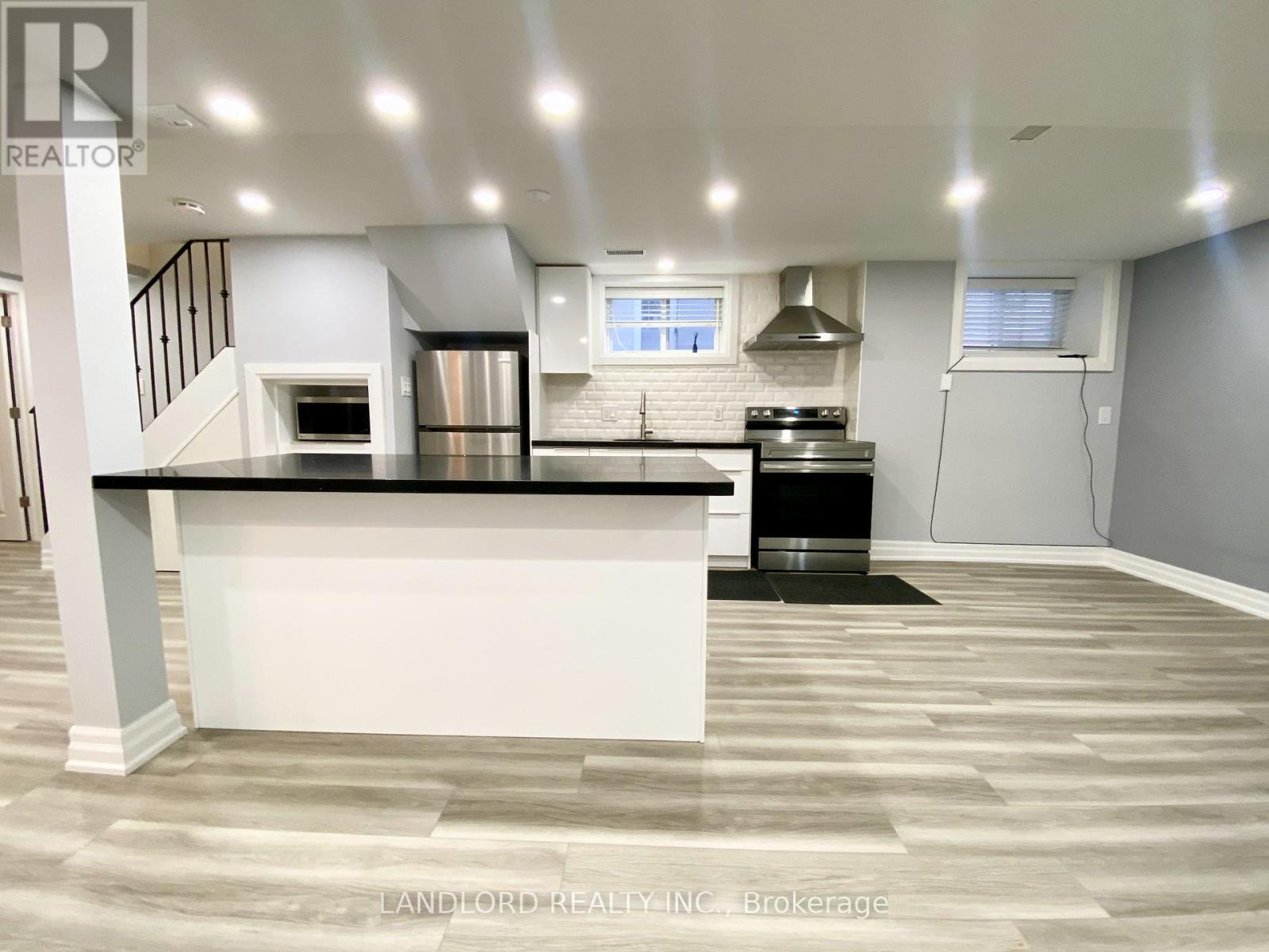 Bsmt - 1001 Cosburn Avenue, Toronto (Woodbine-Lumsden), Ontario  M4C 2W8 - Photo 5 - E13447634